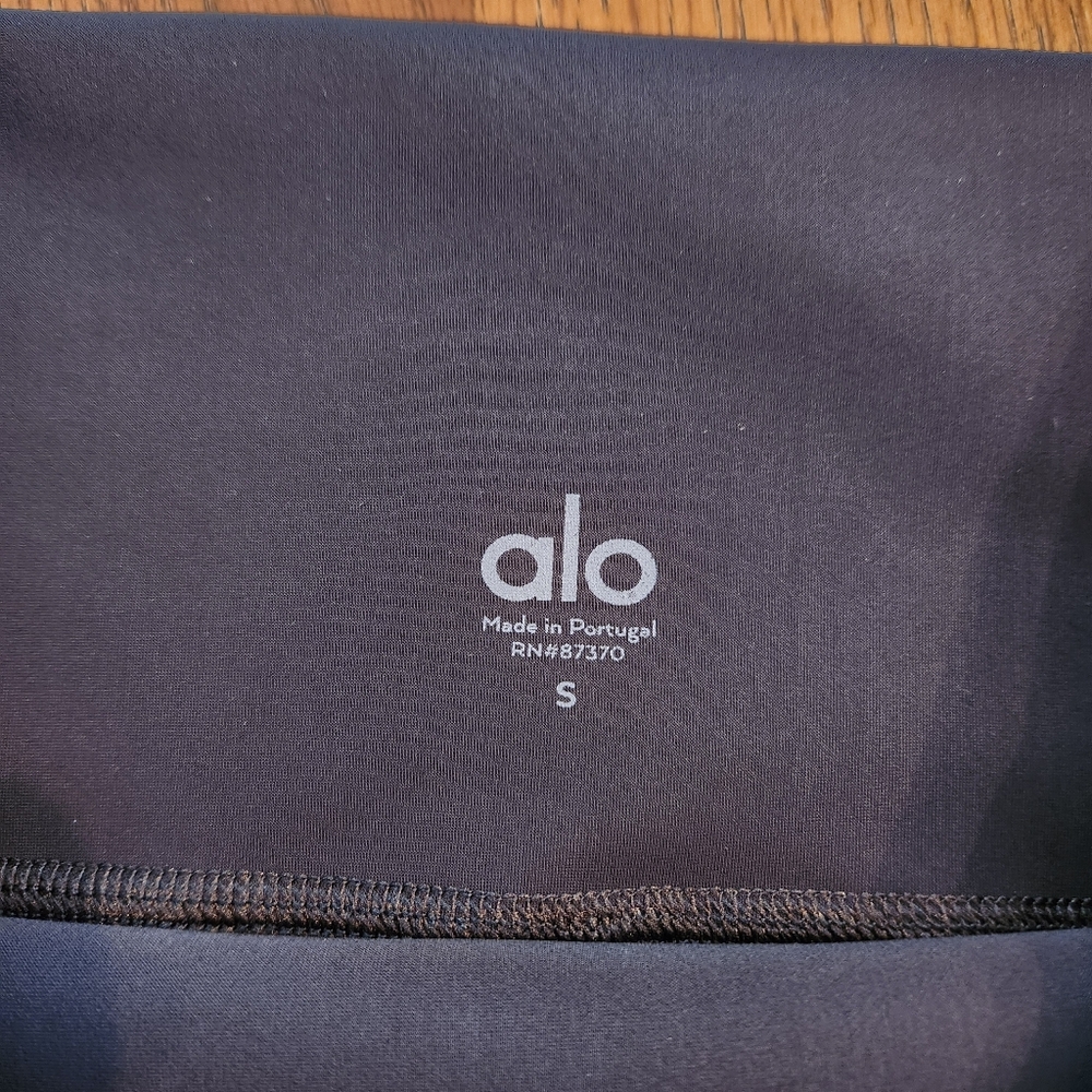 Alo Black Airlift Bike Shorts with Side Slits Size Small - Picture 4 of 6